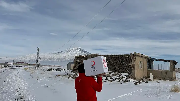 Doğubayazıt’ta Kızılay, kış yardımlarına hız verdi