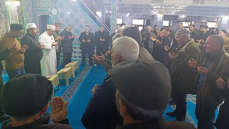 Doğubayazıt'ta umreciler, dualarla kutsal yolculuğa çıktı