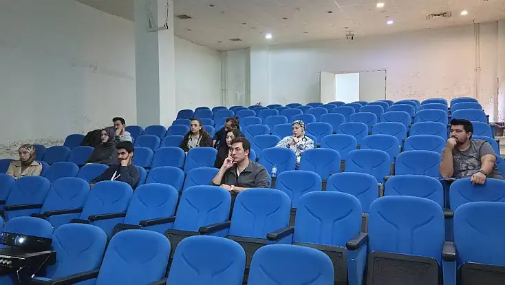 Doğubayazıt’ta yeni doktorlara acil göz hastalıkları eğitimi verildi