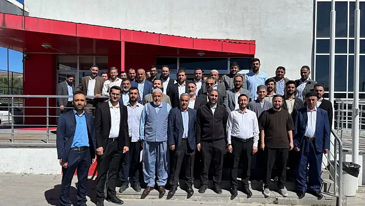 Eleşkirt’te başarılı öğrenciler ve imamlar ödüllendirildi