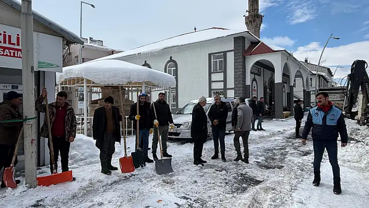 Eleşkirt’te kış mesaisi aralıksız sürüyor