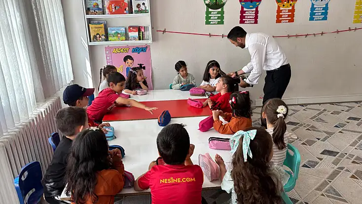 Eleşkirt’te minik öğrencilere Müftü Salı’dan sürpriz