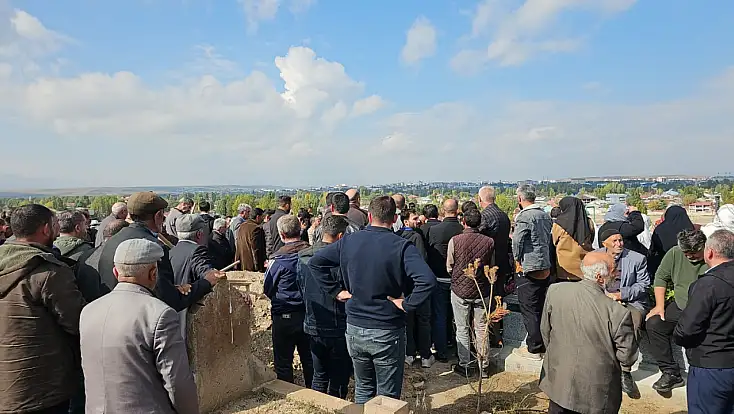 Hamur'daki kazada hayatını kaybeden 4 kişi gözyaşlarıyla toprağa verildi