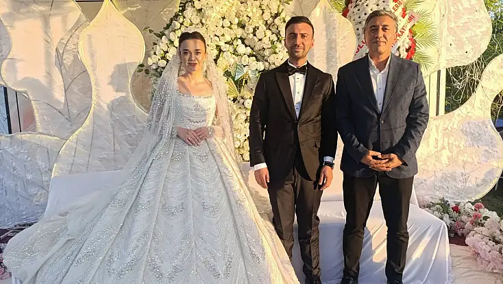 İl Milli Eğitim Müdürü Çakan öğretmeninin mutlu gününe ortak oldu