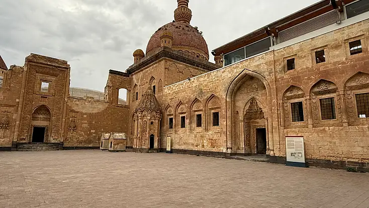 İshak Paşa Sarayı’nda opera rüzgârı esecek