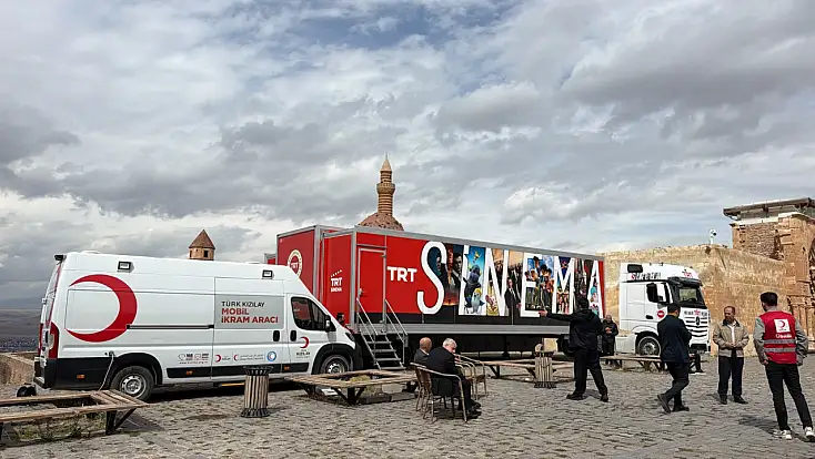 İshak Paşa Sarayı’nda sinema sürprizi: Öğrenciler tarihi atmosferde film izledi