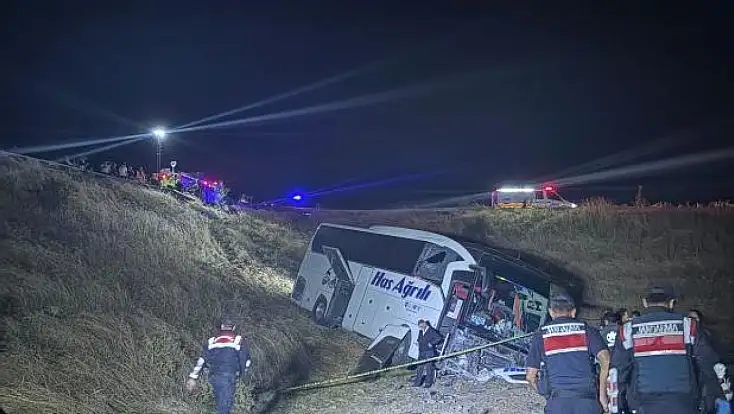 İstanbul’dan Ağrı’ya gelen yolcu otobüsü şarampole uçtu: 24 yaralı