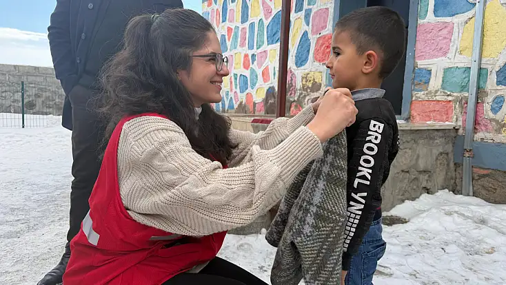 Kalecik’te kapılar çalındı, kışlıklar ulaştırıldı