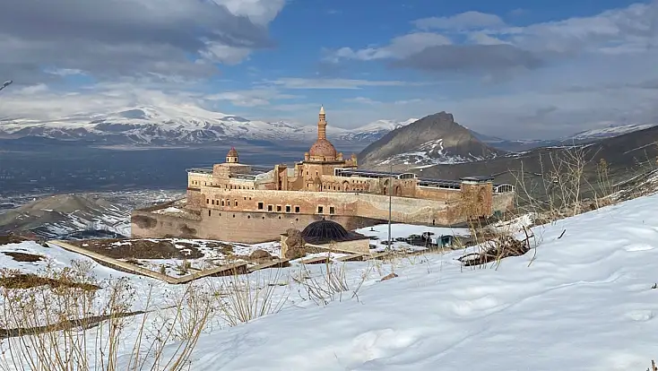 Kar altında saklanan asırlık ihtişam vatandaşı büyülüyor