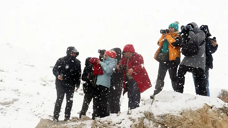 Karla kaplanan Ağrı fotoğraf tutkunlarını ağırlıyor