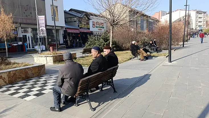 Kasımın son günlerinde Ağrı’da güneşli hafta sonu hareketliliği