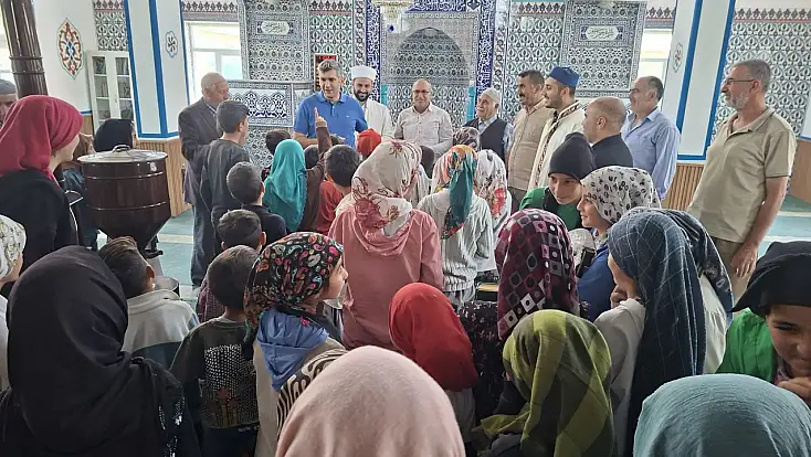 Kaymakam Korkusuz vatandaşlarla ve Kur'an kursu öğrencileriyle buluştu