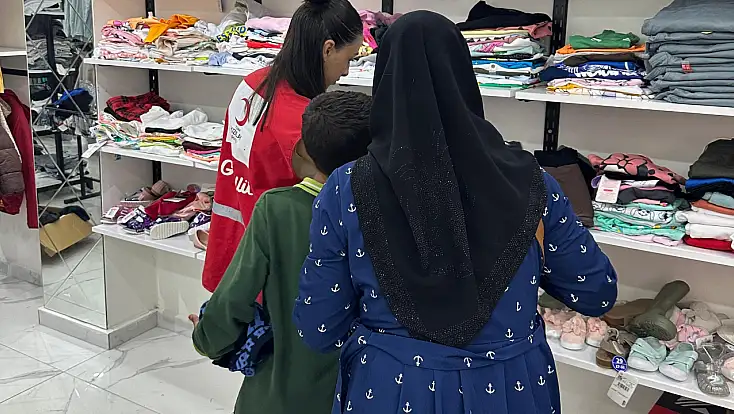 Kızılay Butik Doğubayazıt’ta gönülleri ısıttı