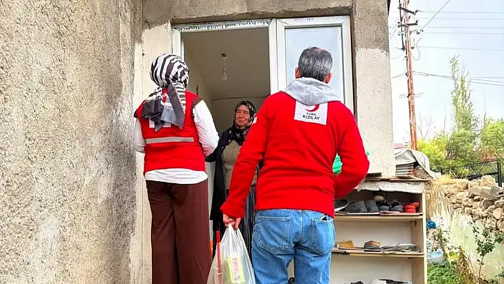 Kızılay Diyadin’de yaşlıların kapısını çaldı