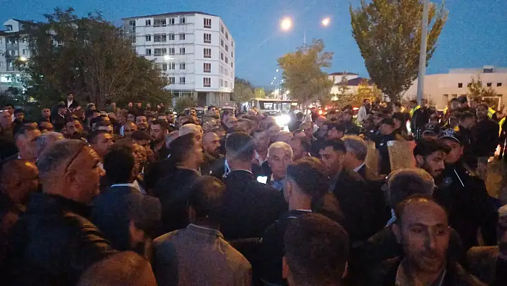 Mehmet Erat ATSO’nun yeni başkanı oldu: Seçim zaferi büyük sevinçle kutlandı