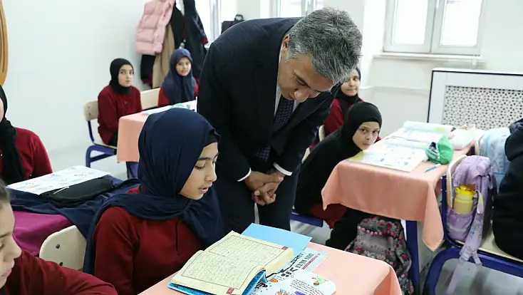 Milli Eğitim Müdürü Çakan kız hafızlık sınıfını ziyaret etti