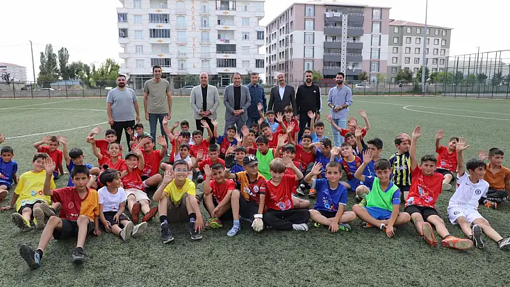 Müdür Çelebi Patnos'ta yaz spor okulları ve el sanatları kurslarını ziyaret etti