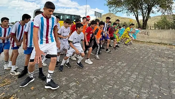 Patnos’ta Cumhuriyet için koştular, madalyaları kaptılar