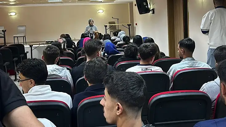 Patnos’ta KYK öğrencilerine sosyal hizmetler eğitimi verildi