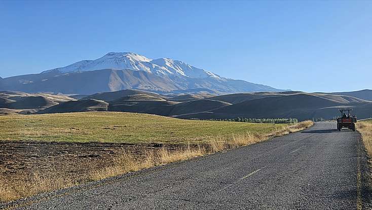 Süphan Dağı’na kar yağdı! 4 bin 58 metrelik zirve beyaza büründü