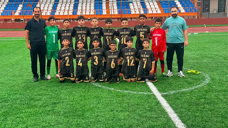 Taşlıçay’ın minikleri yarı finalde: Balık Göl Gençlik Spor’dan 3-1’lik galibiyet