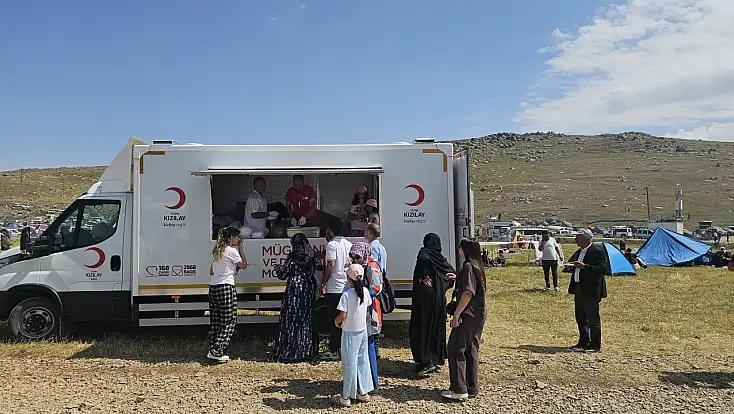 Türk Kızılay Ağrı Balık Gölü Şenliği'nde vatandaşların yanındaydı