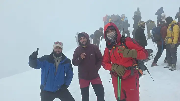 Türk ve Yunan dağcılar 30 Ağustos’ta Ağrı Dağı’nın zirvesinde buluştu