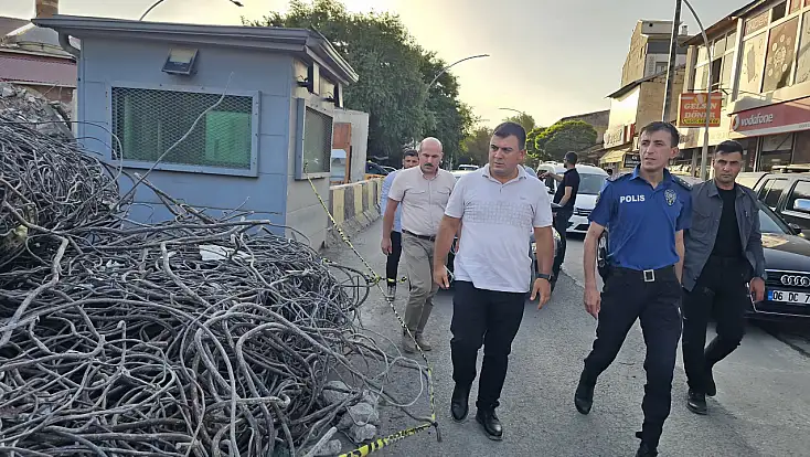 Tutak’ta eski Hükümet Konağı’nın enkazı kaldırılıyor