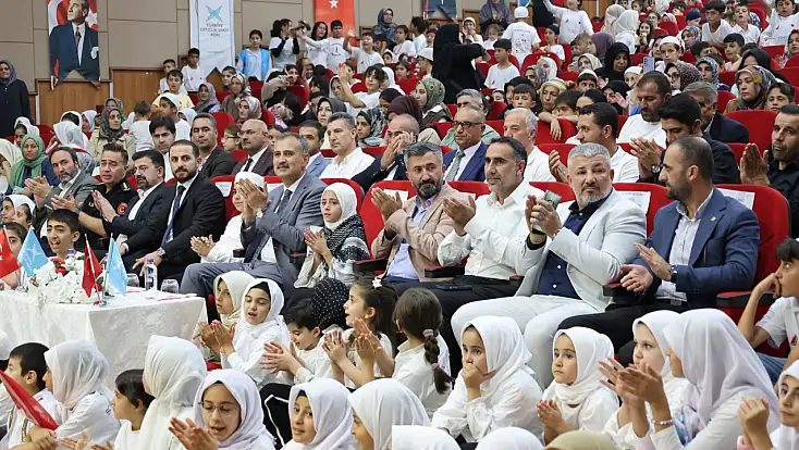 Vali Bozkurt gençlerin kapanış heyecanına ortak oldu