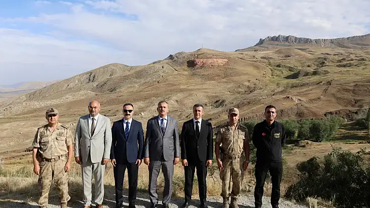 Vali Bozkurt Nuh’un Gemisi Silüeti Alanı’ndaki kazıları inceledi
