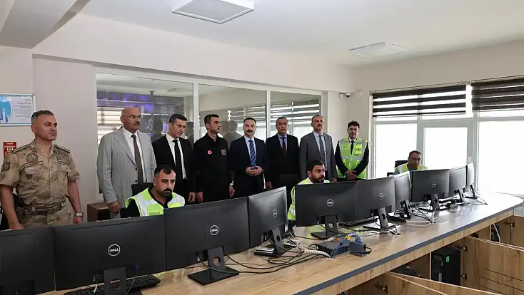 Vali Önder Bozkurt Ağrı Çimento Fabrikası’nı ziyaret etti