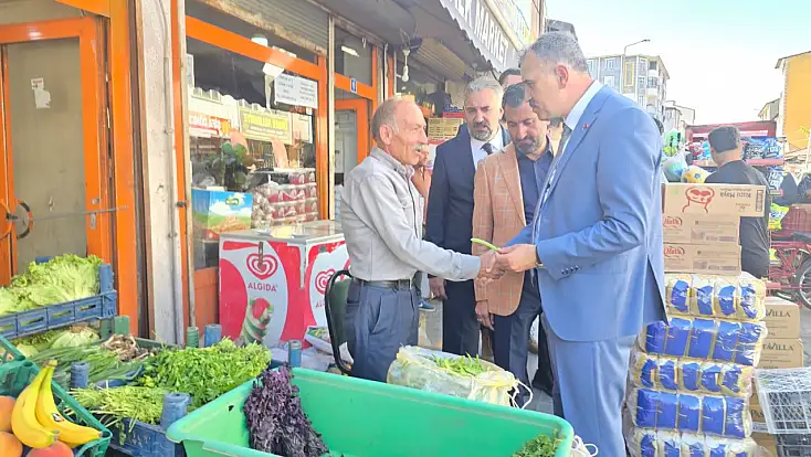 Vali Önder Bozkurt Ahilik programının ardından esnafla buluştu