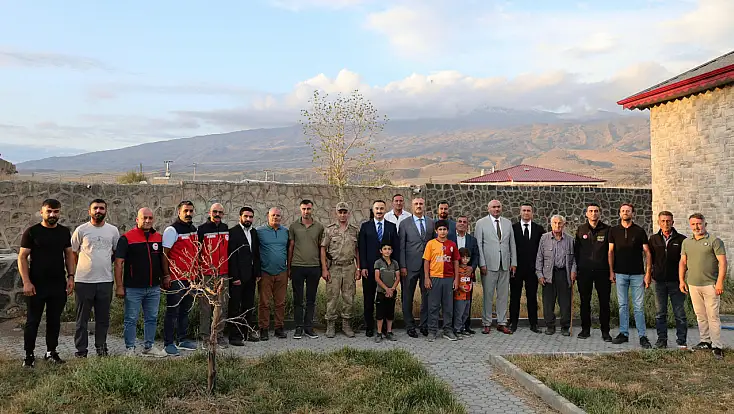 Vali Önder Bozkurt Çiftlik Köyü’nde vatandaşlarla buluştu