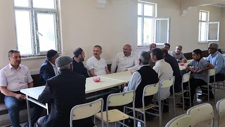 Vali Önder Bozkurt köylerde vatandaşlarla buluştu