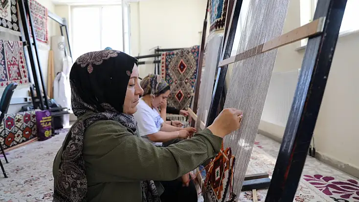 Van’ın asırlık kilim motifleri kadınların ellerinde yeniden hayat buluyor