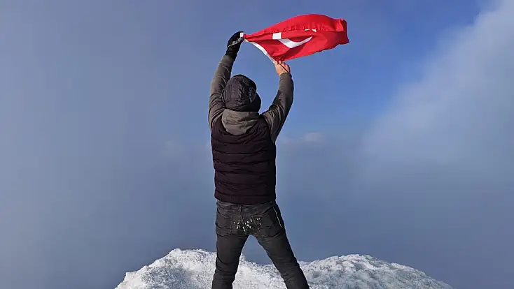 Zirvede Al Bayrağımızı dalgalandırdılar