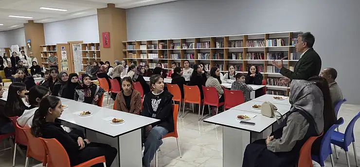 Abdulhaluk Çakan öğrencilerin taleplerini pansiyonda dinledi
