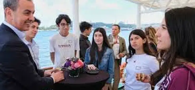 Liseliler yapay zekayla geleceğin iş fikirlerini geliştirdi