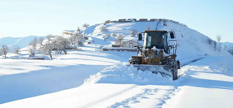 Muş'ta kar yaşamı durdurdu: Yüzlerce köy yolu kapalı