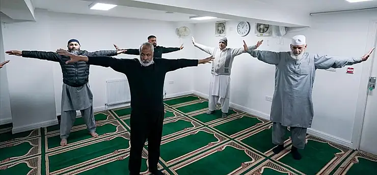 Namazdan sonra minderler seriliyor: Camide pilates erkekleri bir araya getirdi