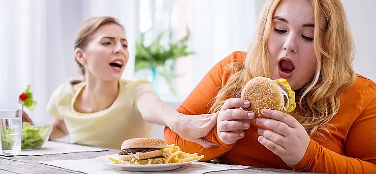 Tıkınırcasına yeme davranışı tehlikeli bir döngü oluşturabiliyor