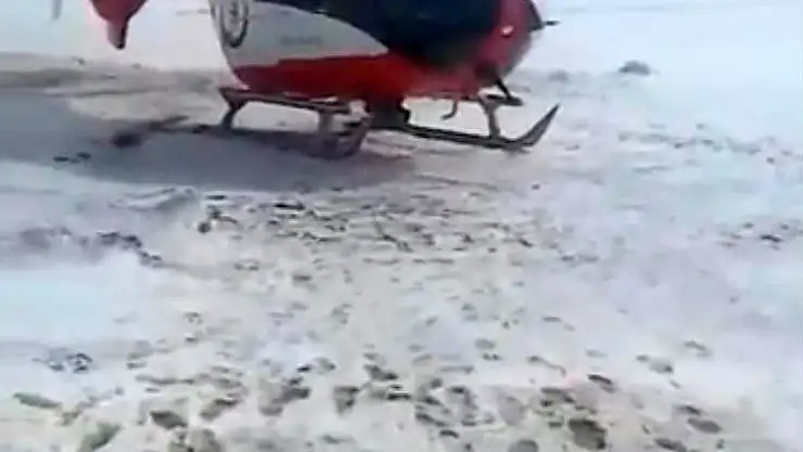 Ağrı'da hamile bir kadın ambulans helikopterle hastaneye kaldırıldı
