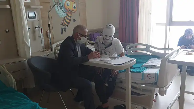 Ağrı'da üzerine kaynar su dökülen çocuk feci şekilde yandı