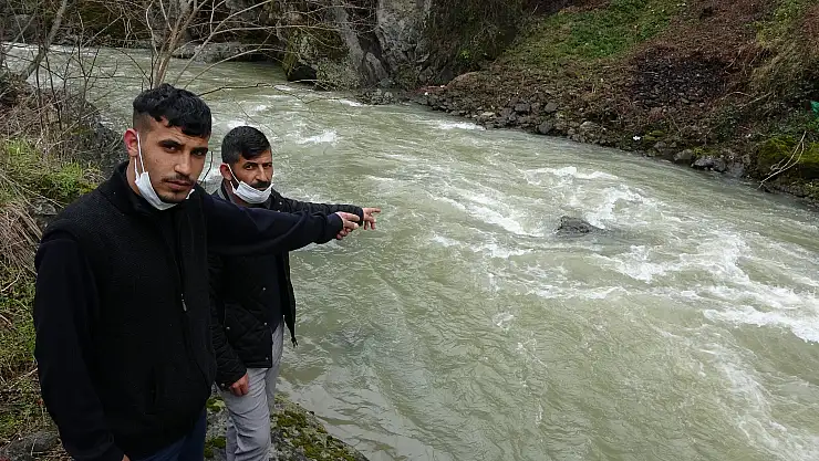 Dereye düşen Ağrılı gençler yaşadıkları dehşet anlarını anlattı