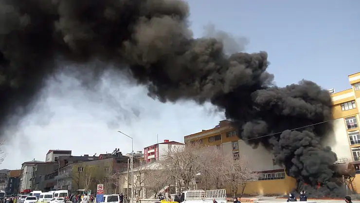 Ağrı'da zift tankerinde çıkan yangın korkuttu