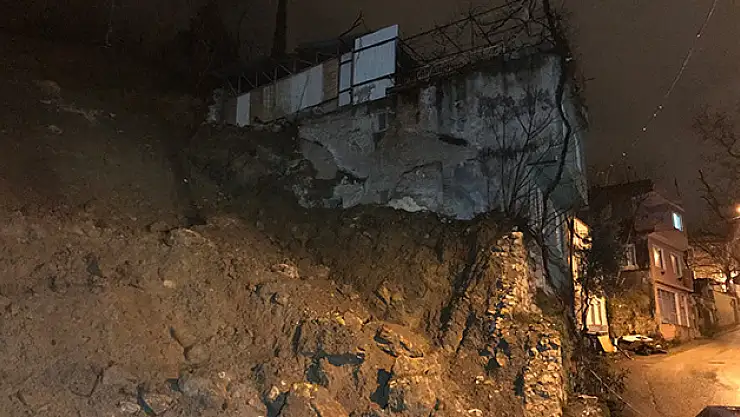 Bursa'da toprak kayması