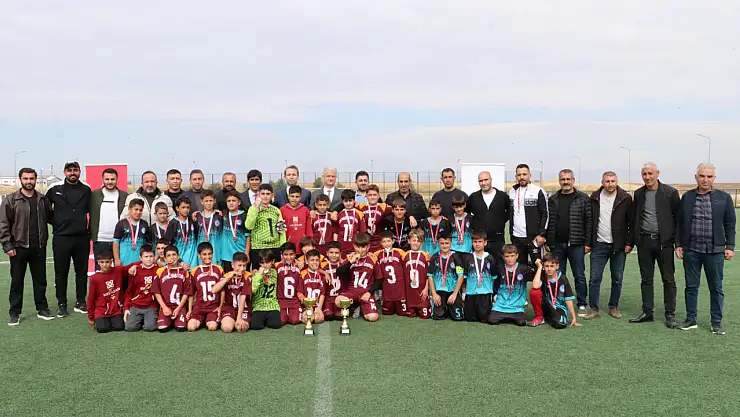 1071 Sultan Alparslan Spor Kompleksi'nde Okul Sporları Futbol İl Birinciliği Tamamlandı