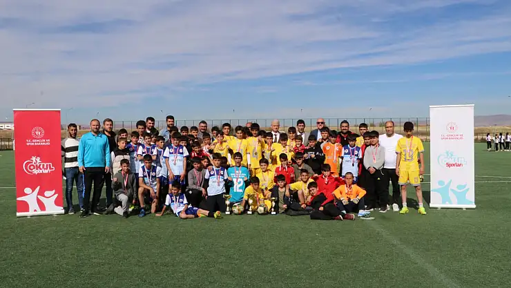 1071 Sultan Alparslan Spor Kompleksi'nde Futbol Yıldızlar İl Birinciliği Müsabakaları Sona Erdi
