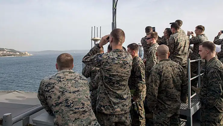 ABD'li askerler dürbünle Çanakkale'yi izledi