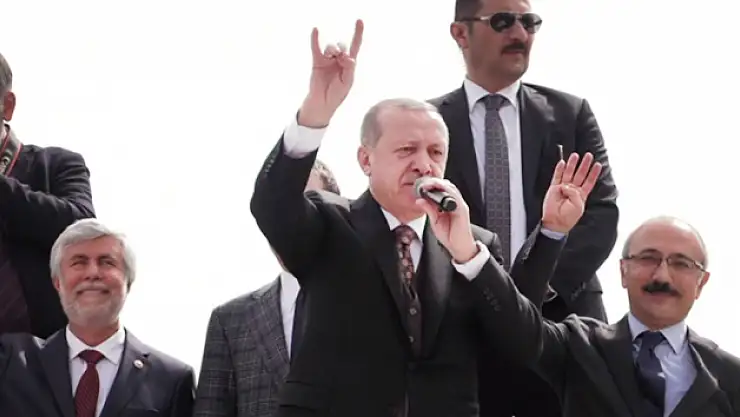 Erdoğan'dan Bozkurt işareti